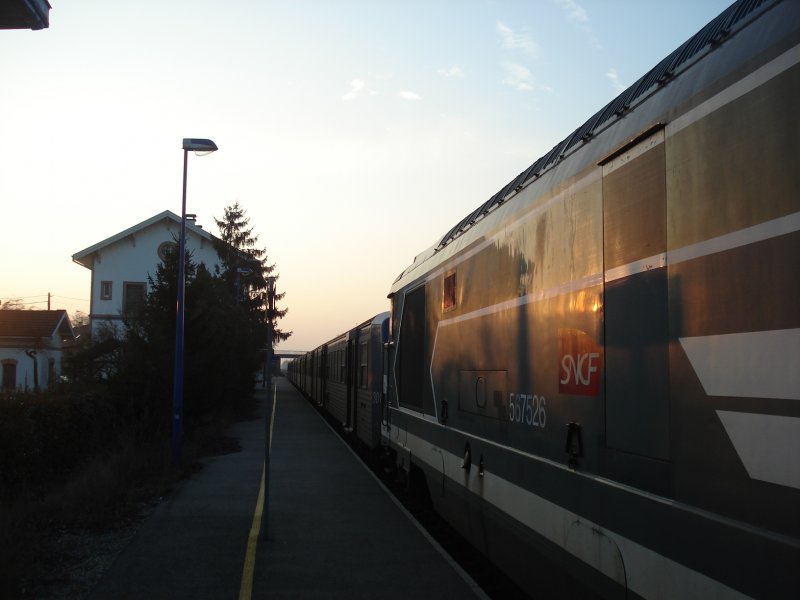 Auenansicht eines Nahverkehrszuges der SNCF